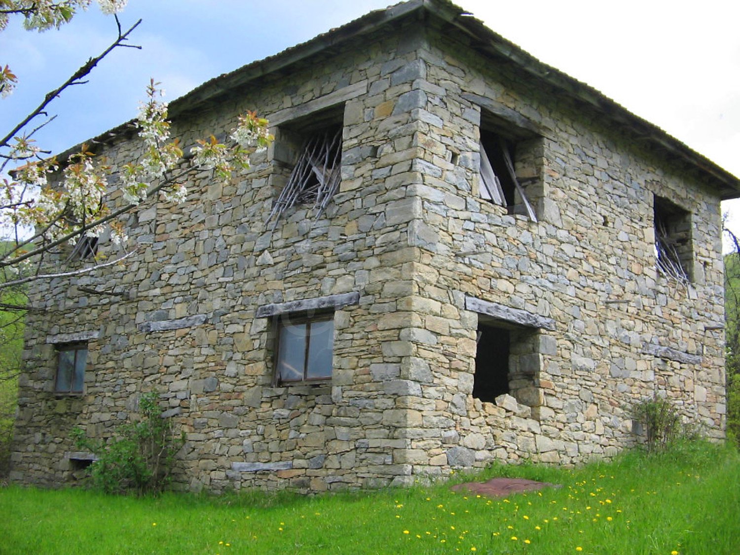 House for sale near Kardjali, Bulgaria. Stone house with nice garden in