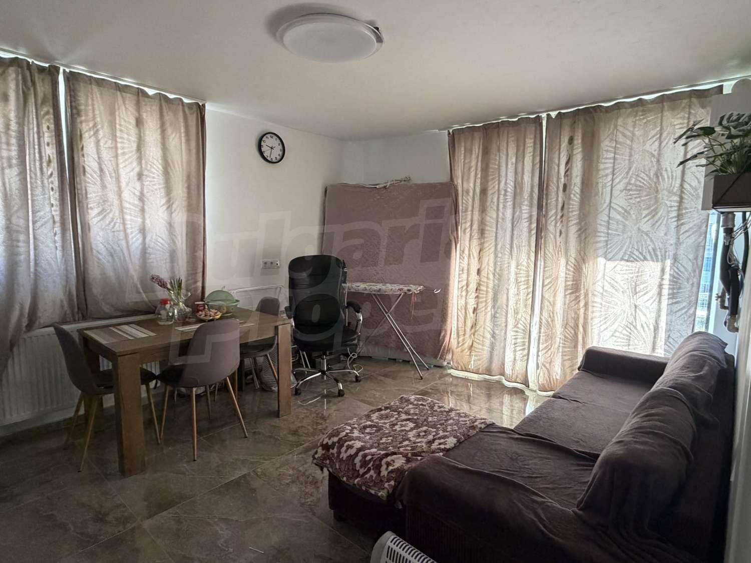 Gallery Picture
