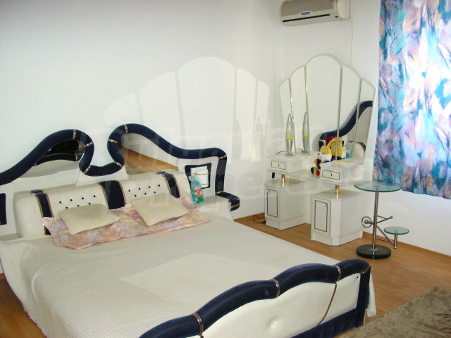 Gallery Picture 12