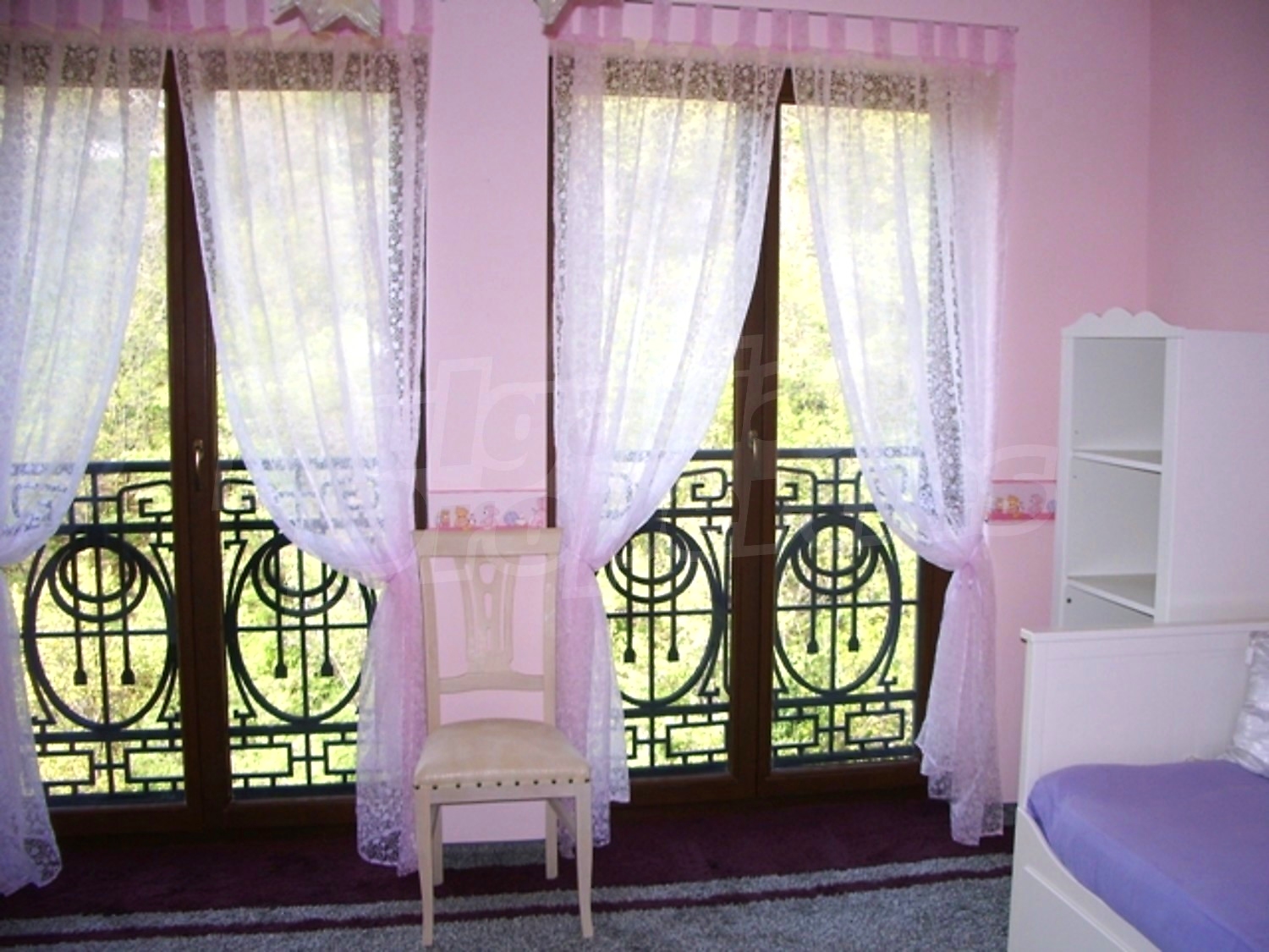 Gallery Picture 15