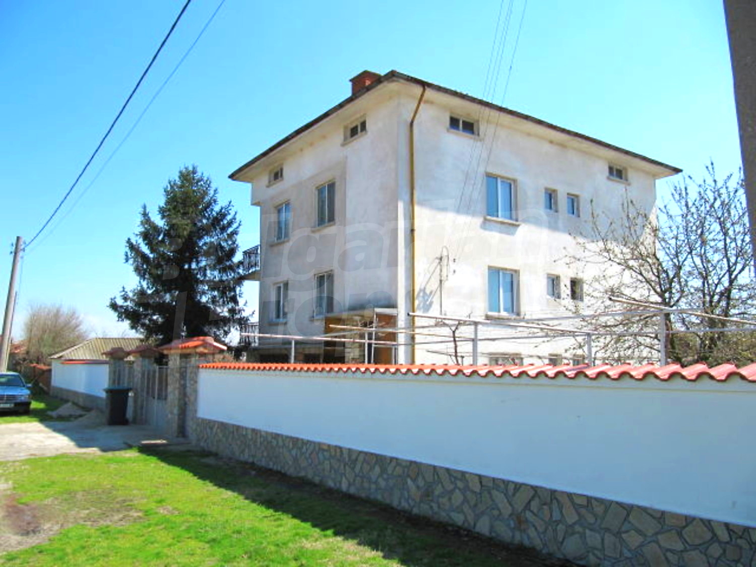 House for sale near Plovdiv, Maritsa River, Bulgaria. Spacious family