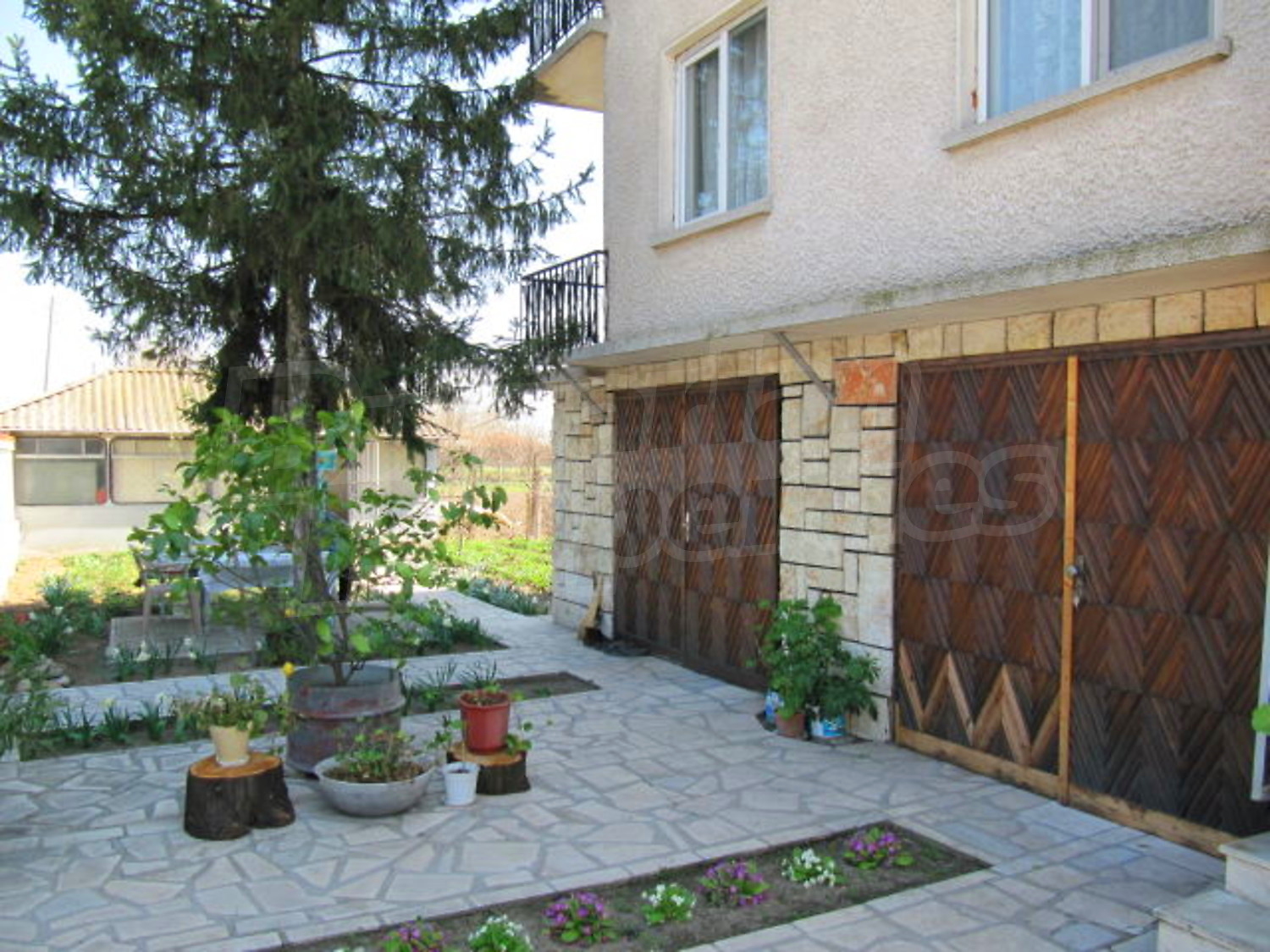 House for sale near Plovdiv, Maritsa River, Bulgaria. Spacious family