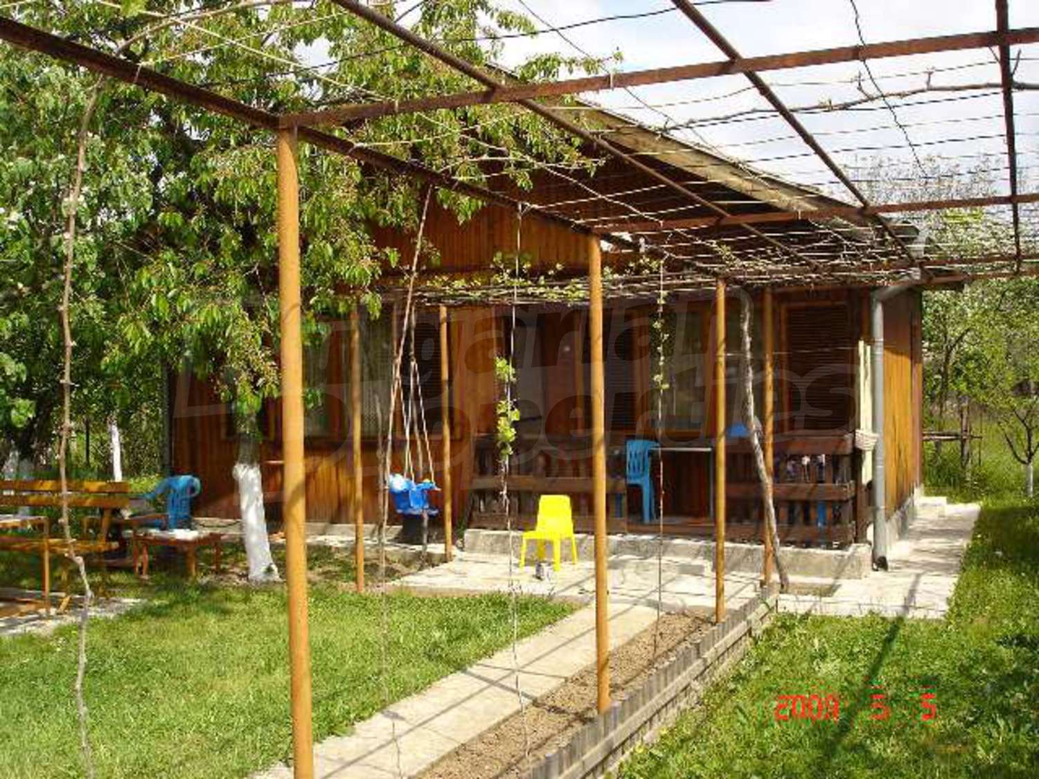 Къща за продажба в с. Крайморие. Къща с двор в спокоен район. Къща за ...