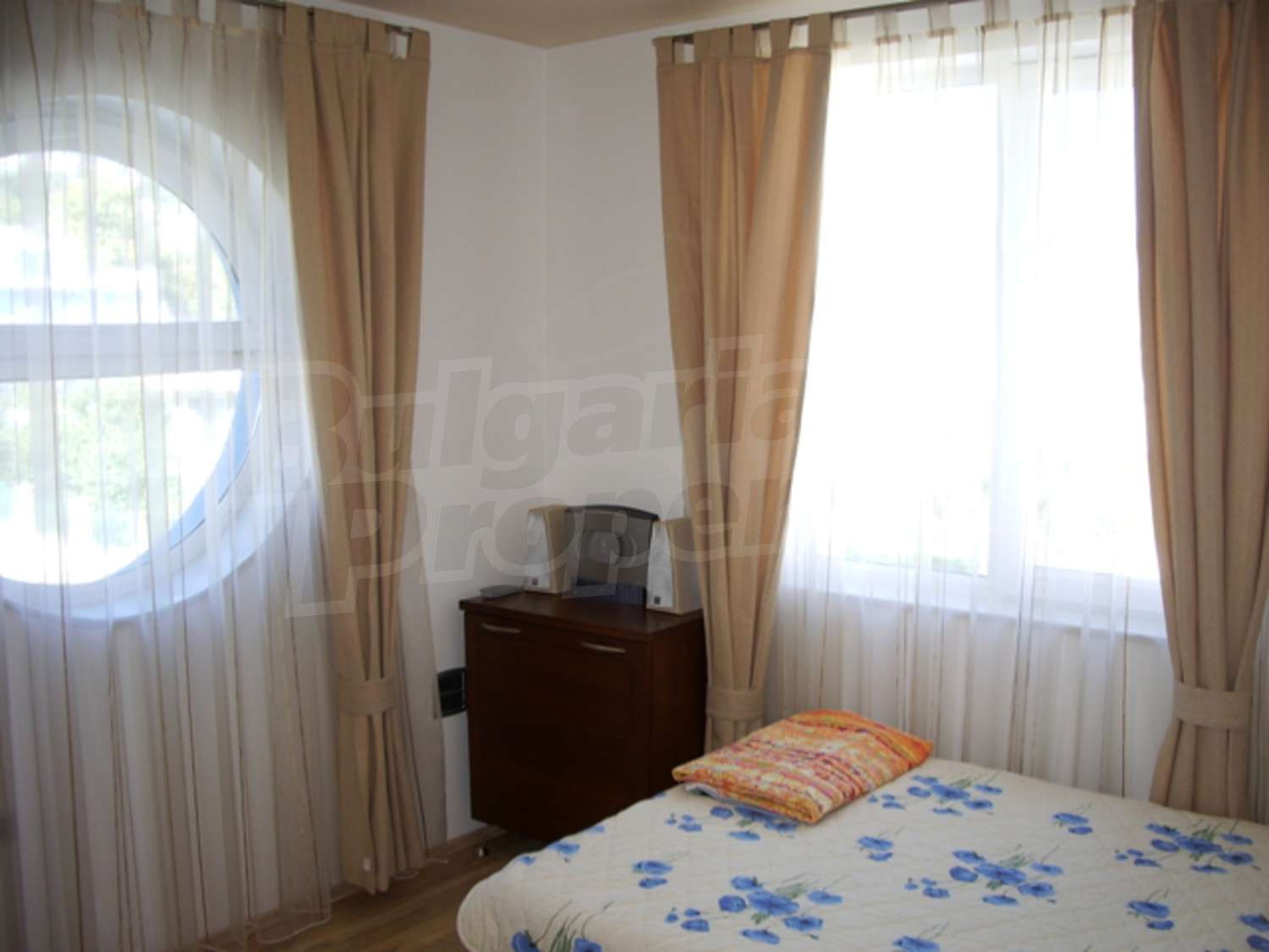 Gallery Picture 9