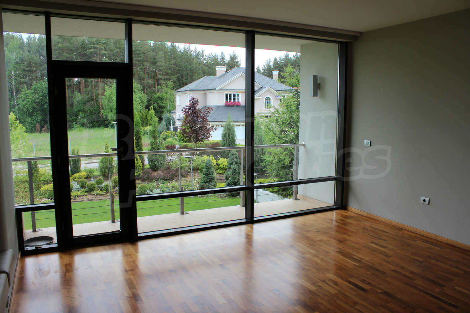 Gallery Picture 4