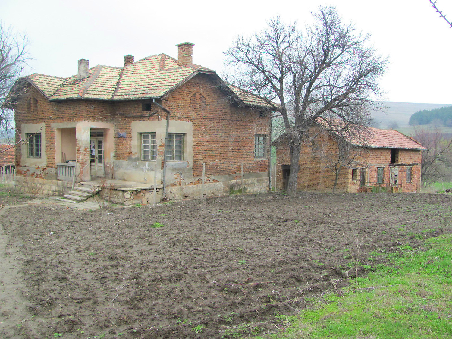 House for sale near Pleven, Bulgaria. Bargain village house with garden