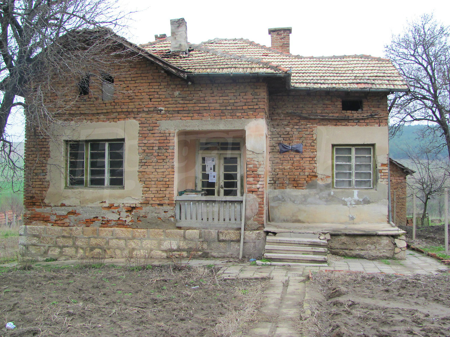 House for sale near Pleven, Bulgaria. Bargain village house with garden