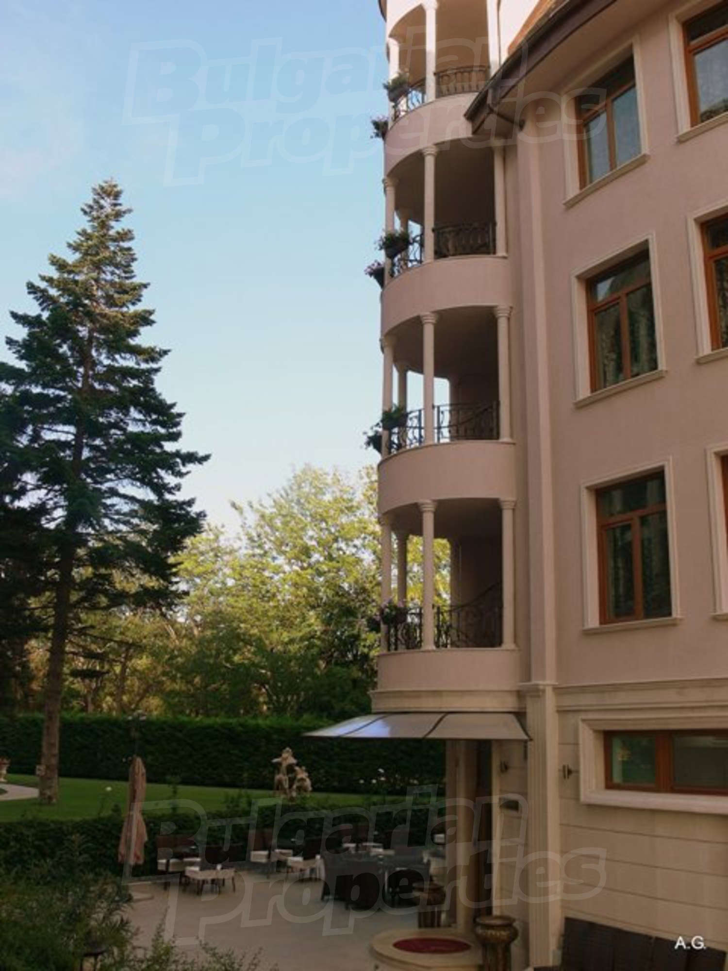 Gallery Picture 10