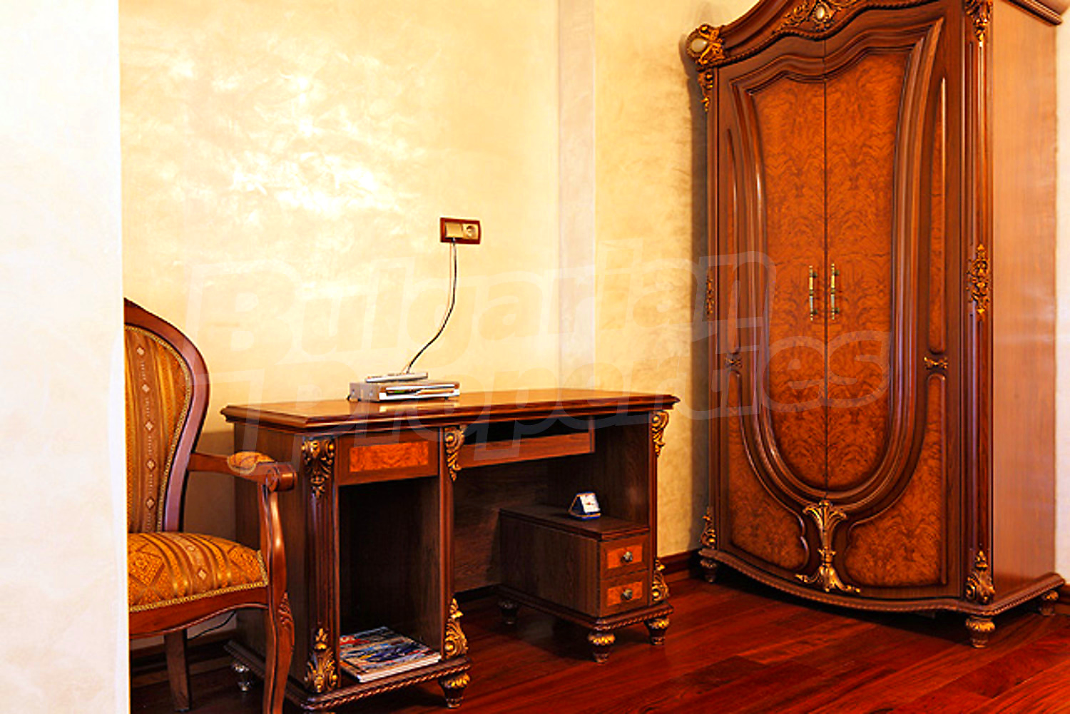 Gallery Picture 9