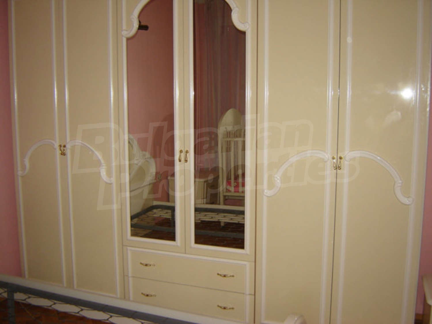 Gallery Picture 12