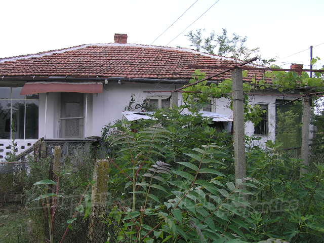 House For Near Yambol Bulgaria A Small Old Which Needs House For Near Yambol Bulgaria A Small Old Which Needs Renovation Garden