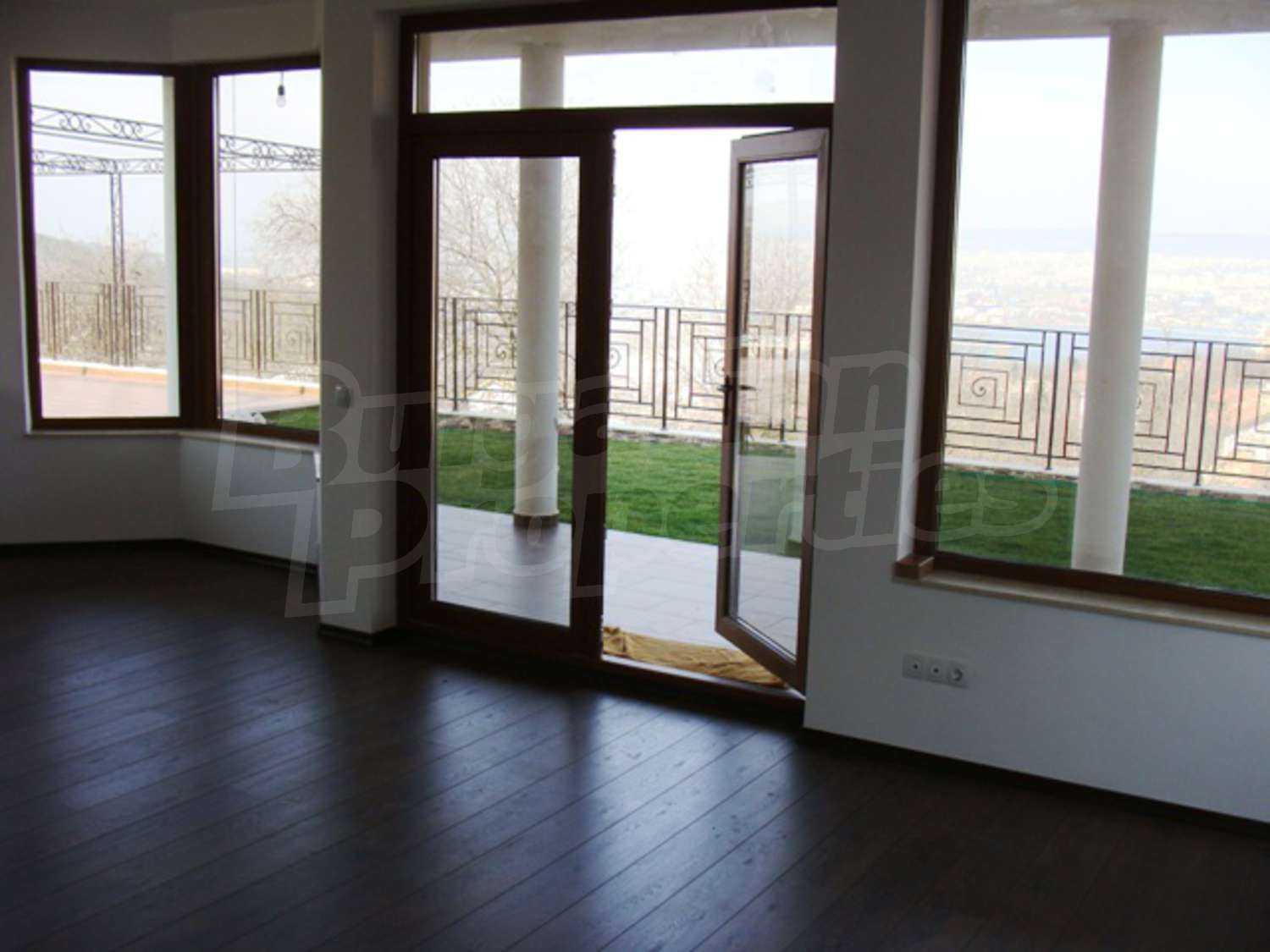 Gallery Picture 16