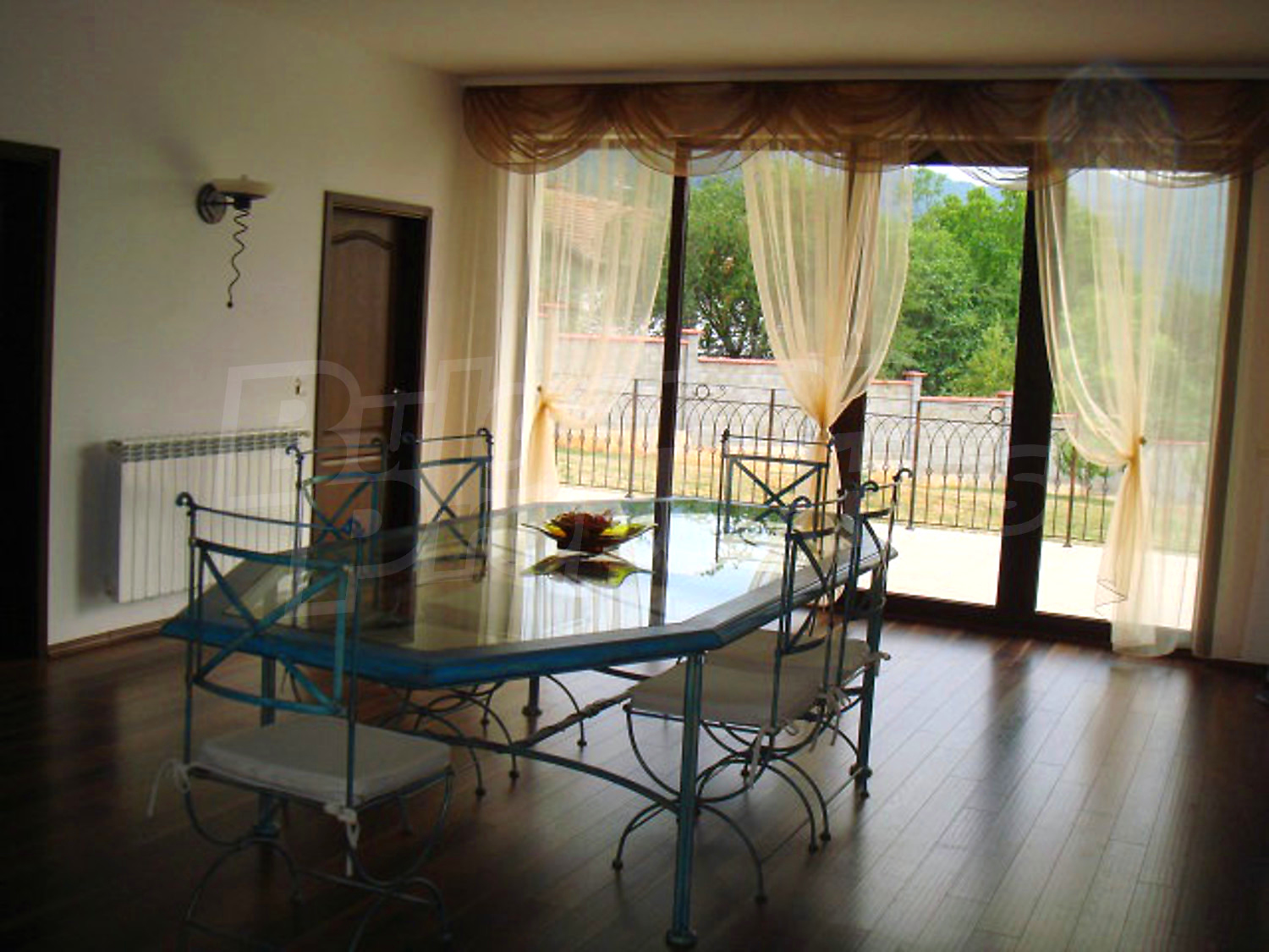 Gallery Picture 29