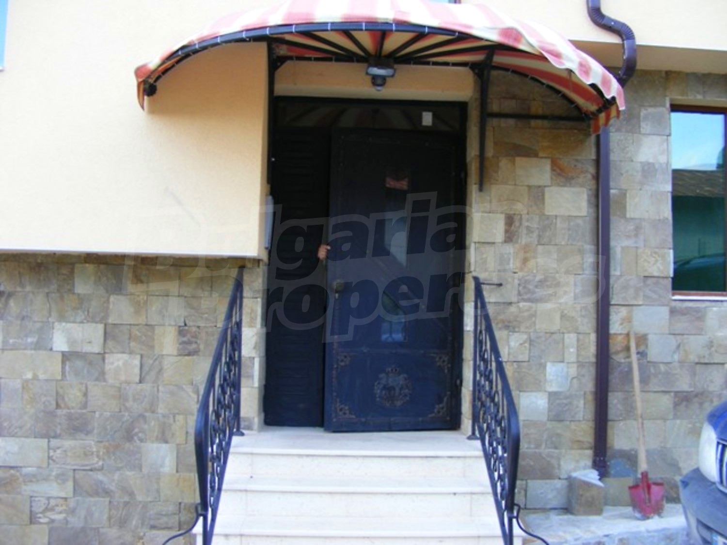 Gallery Picture 4