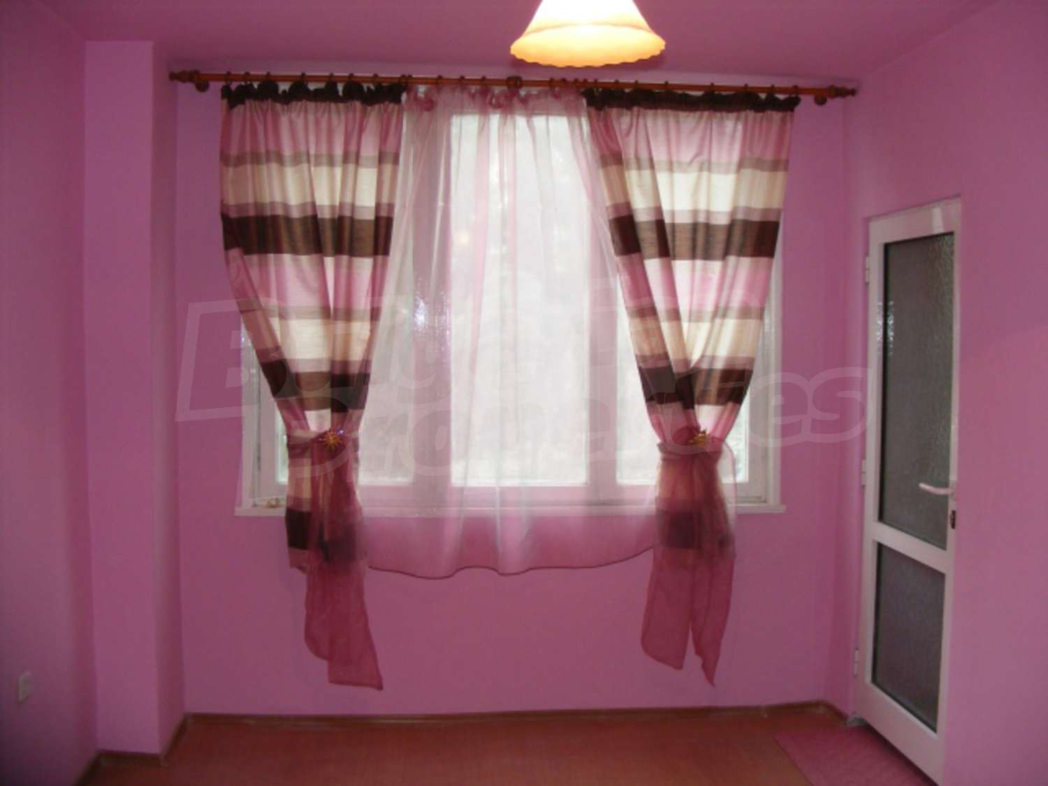 Gallery Picture 9