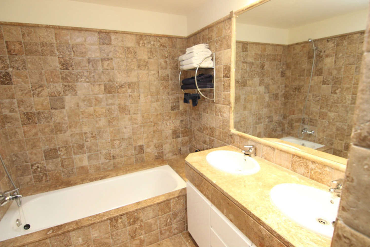 Gallery Picture 15
