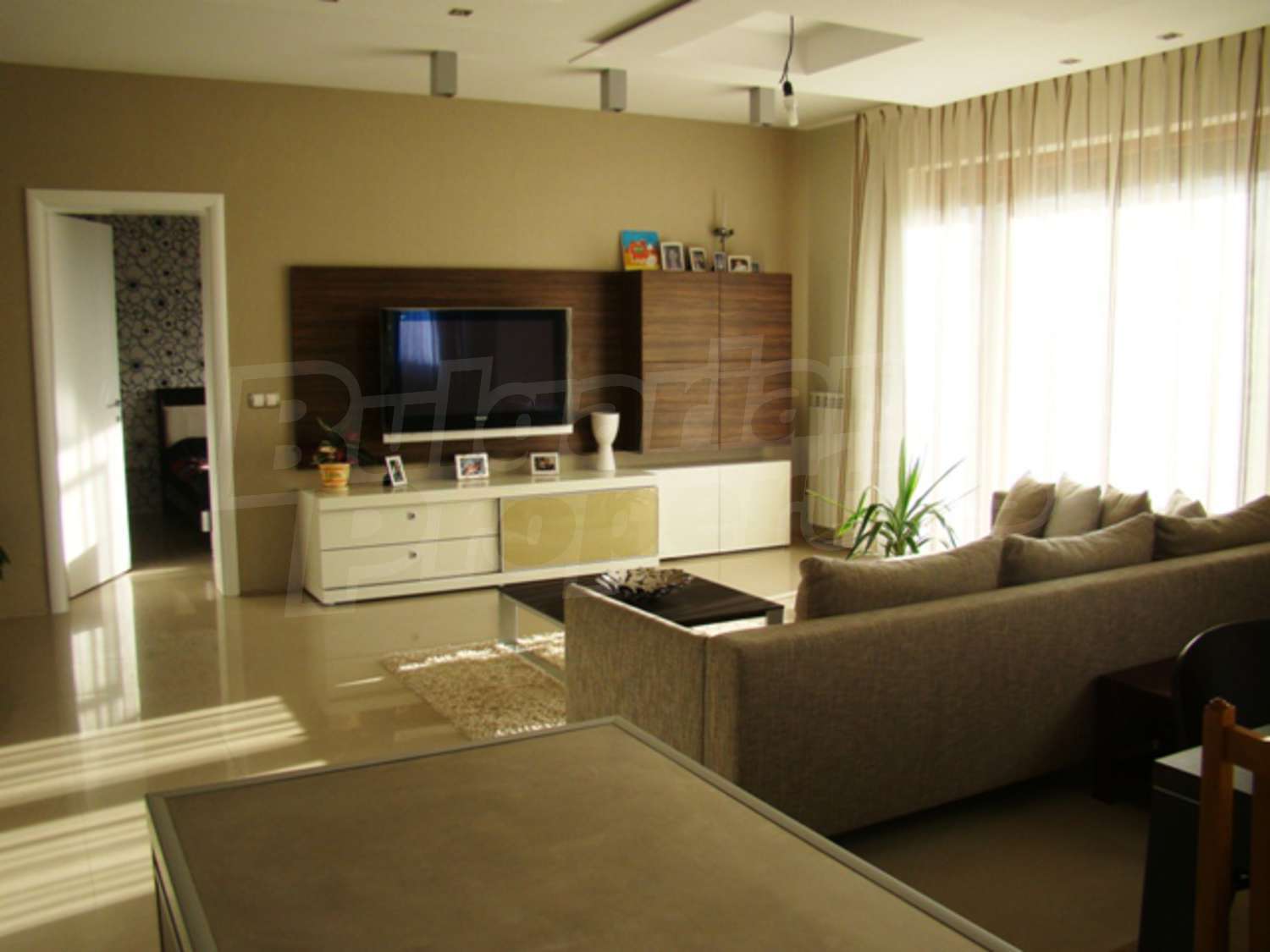 Gallery Picture 9