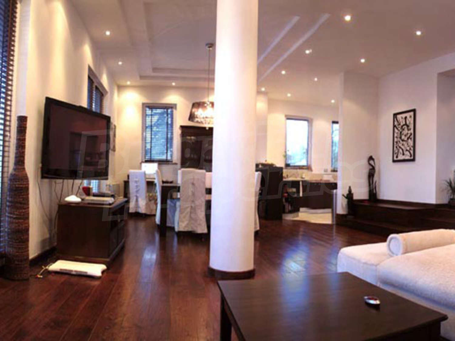 Gallery Picture 2