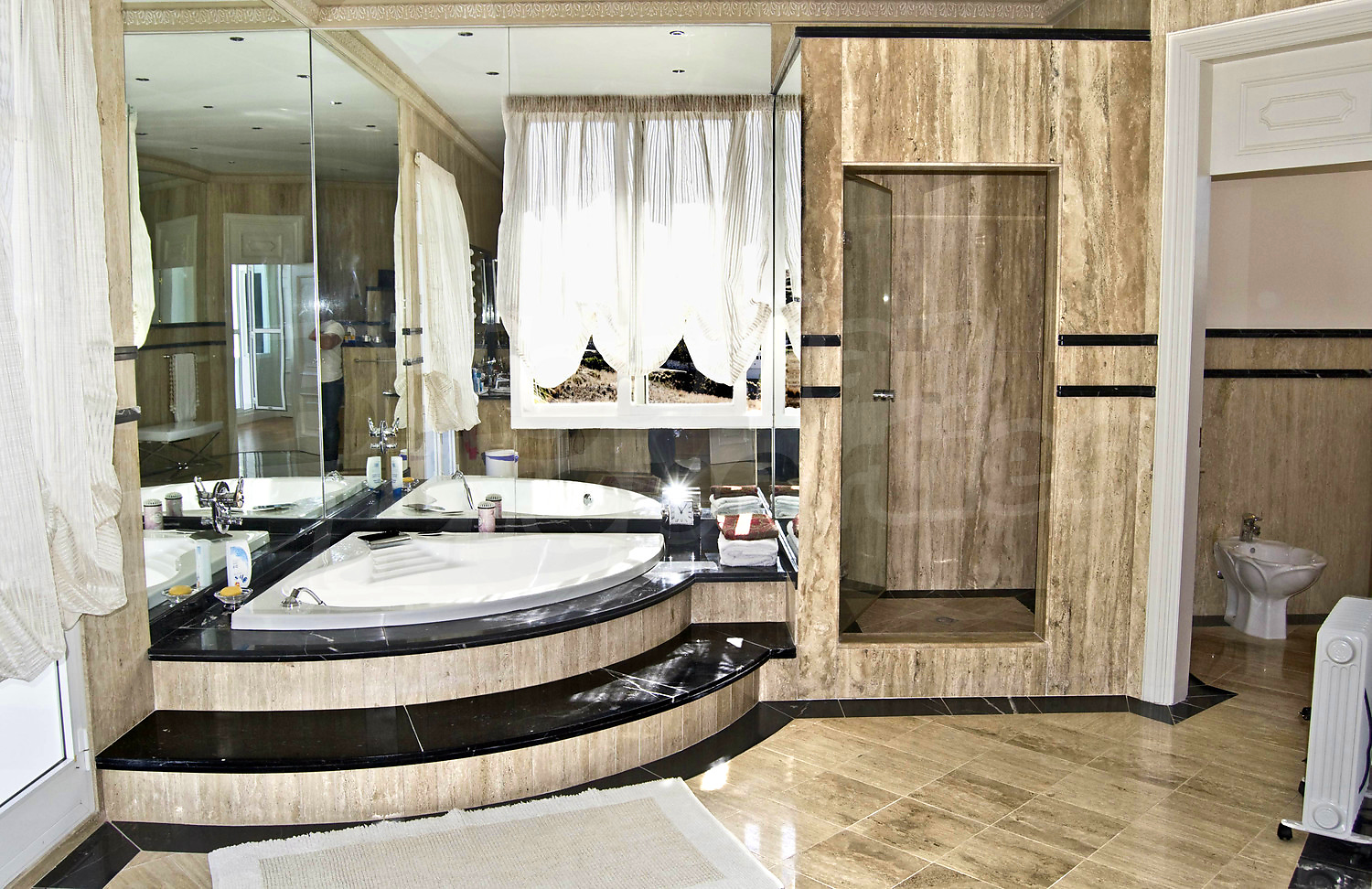 Gallery Picture 19