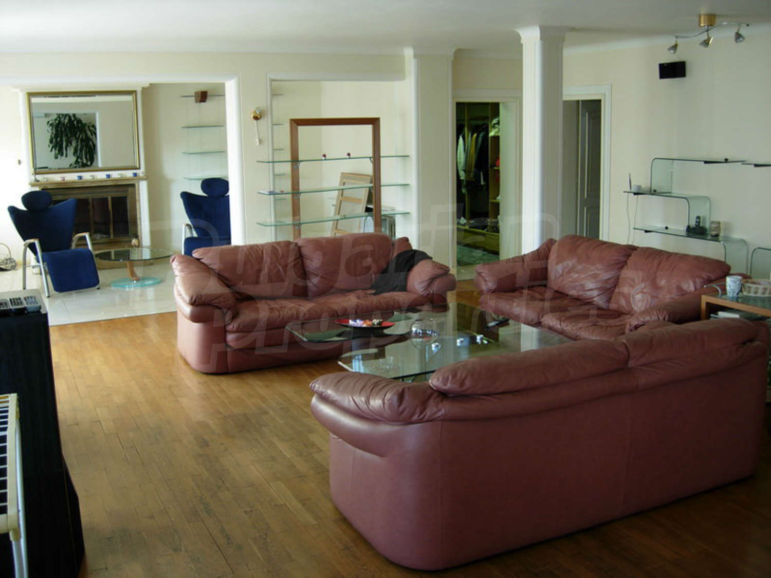 Gallery Picture 2