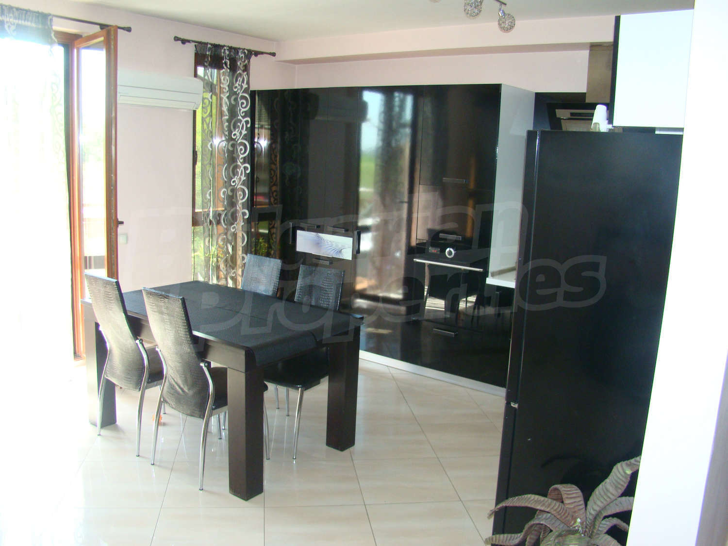 Gallery Picture 4