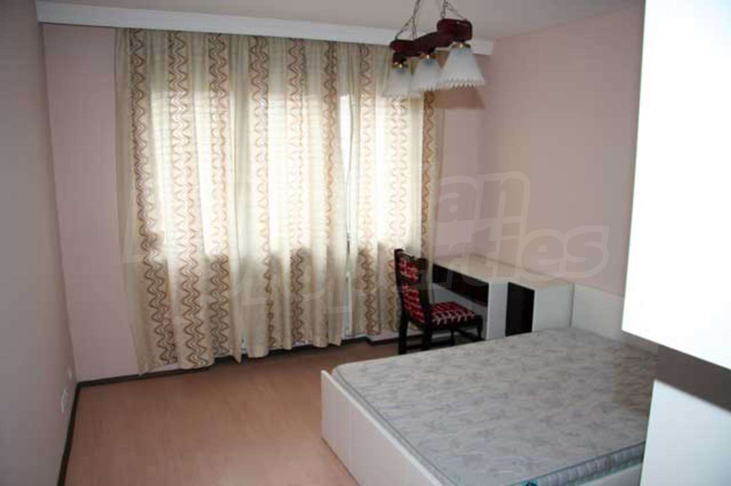 Gallery Picture 5