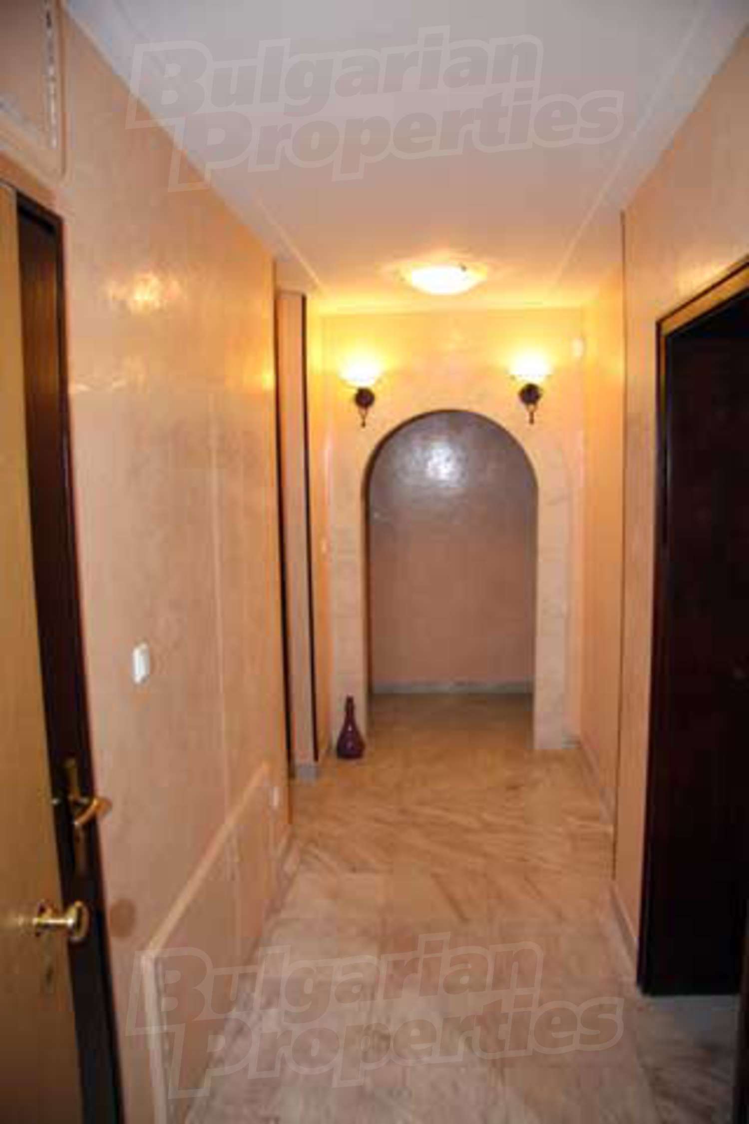 Gallery Picture 9