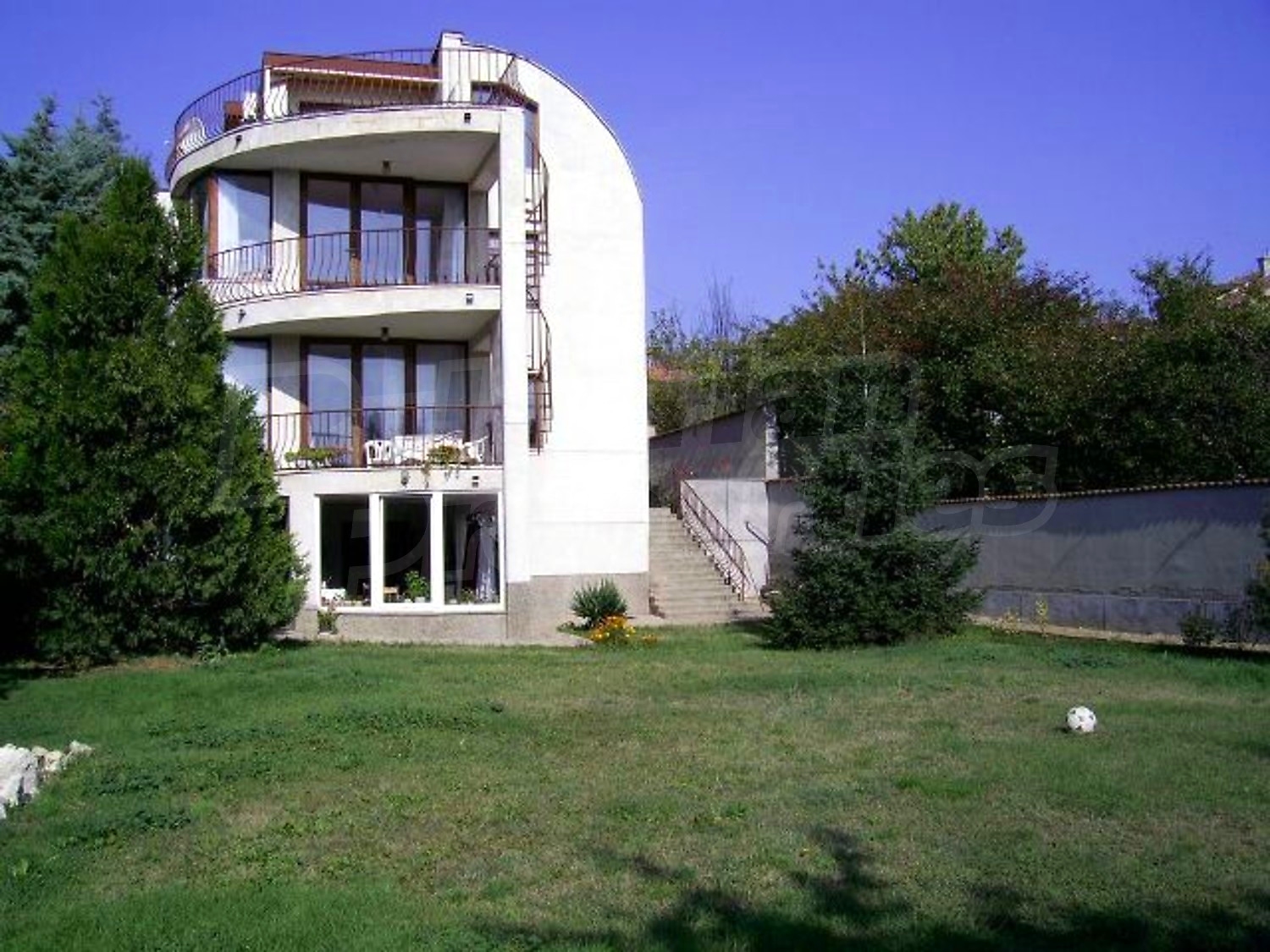 Gallery Picture 2