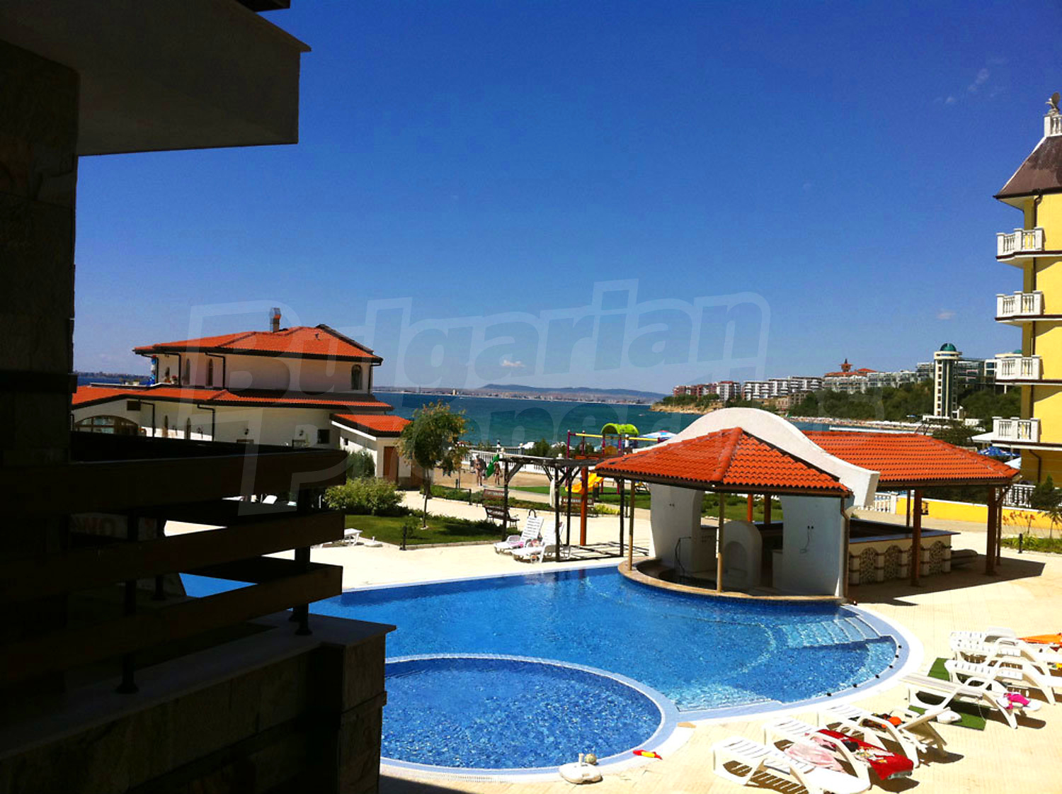 1bedroom apartment for sale in Robinson Beach in Elenite, Robinzon