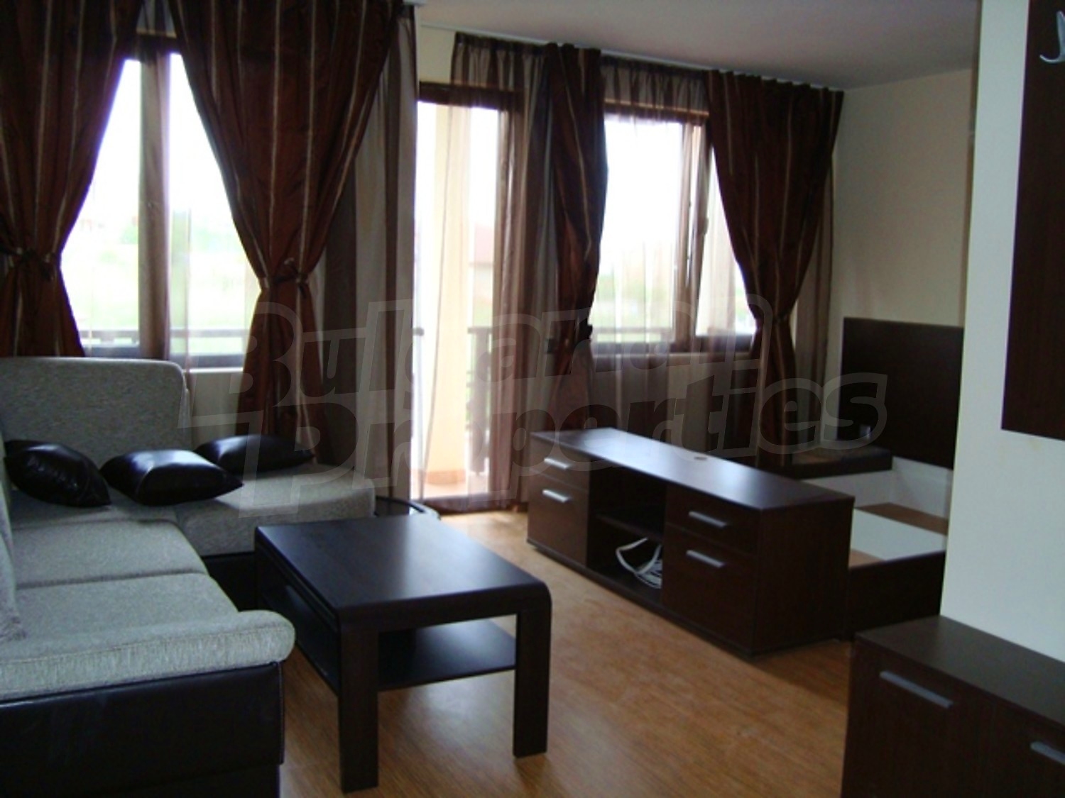 Gallery Picture 10