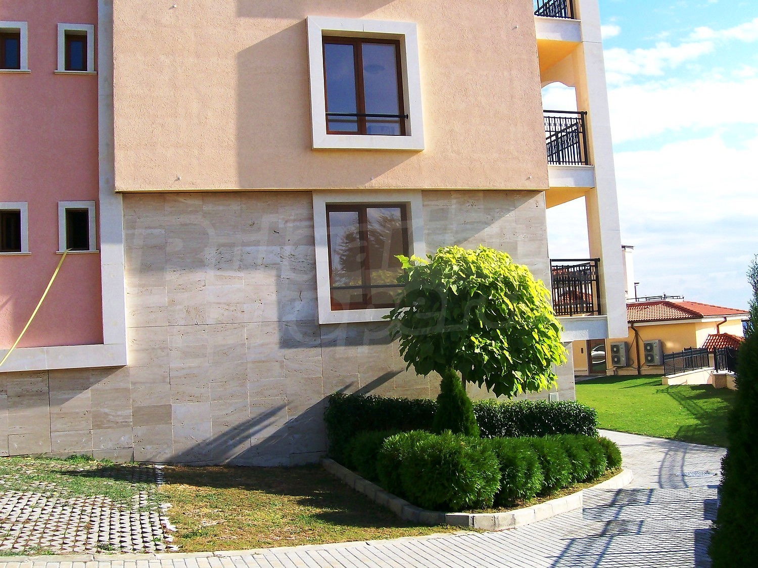 Gallery Picture 28