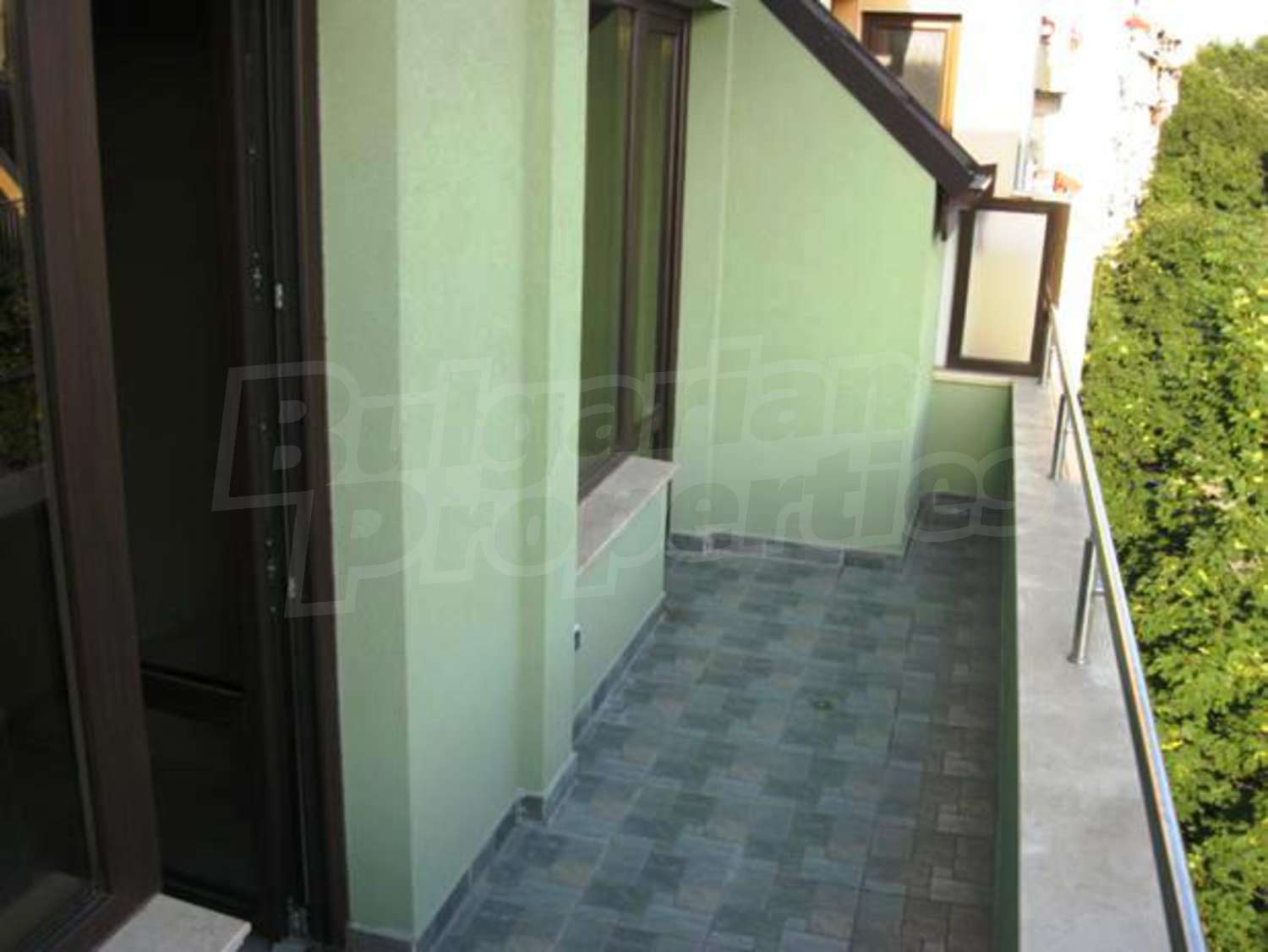 Gallery Picture 9