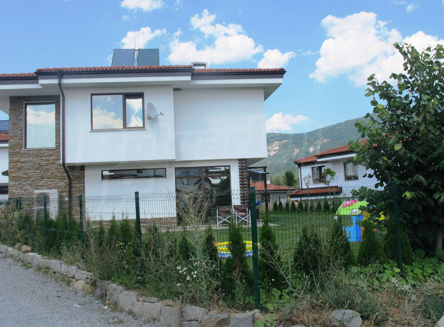 Къща в Делта Хил в с. Кладница, Делта Хил за продажба.