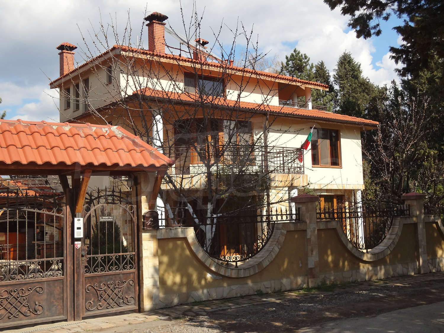 House for sale in Burgas, QuarterVetren, Bulgaria. Luxury 3storey