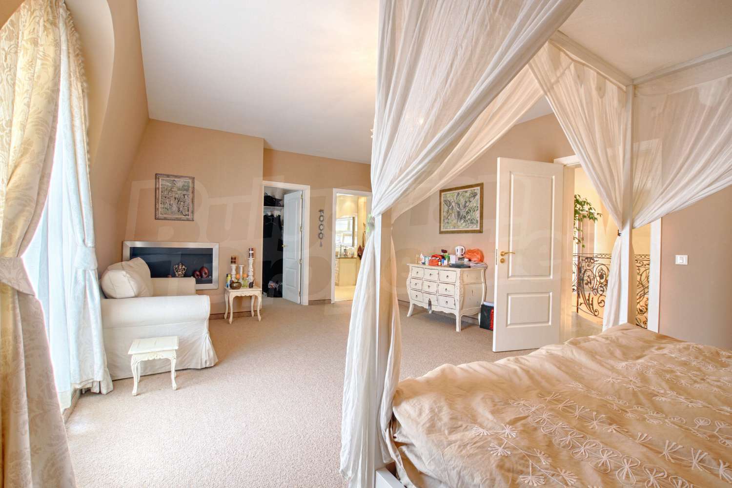 Gallery Picture 34