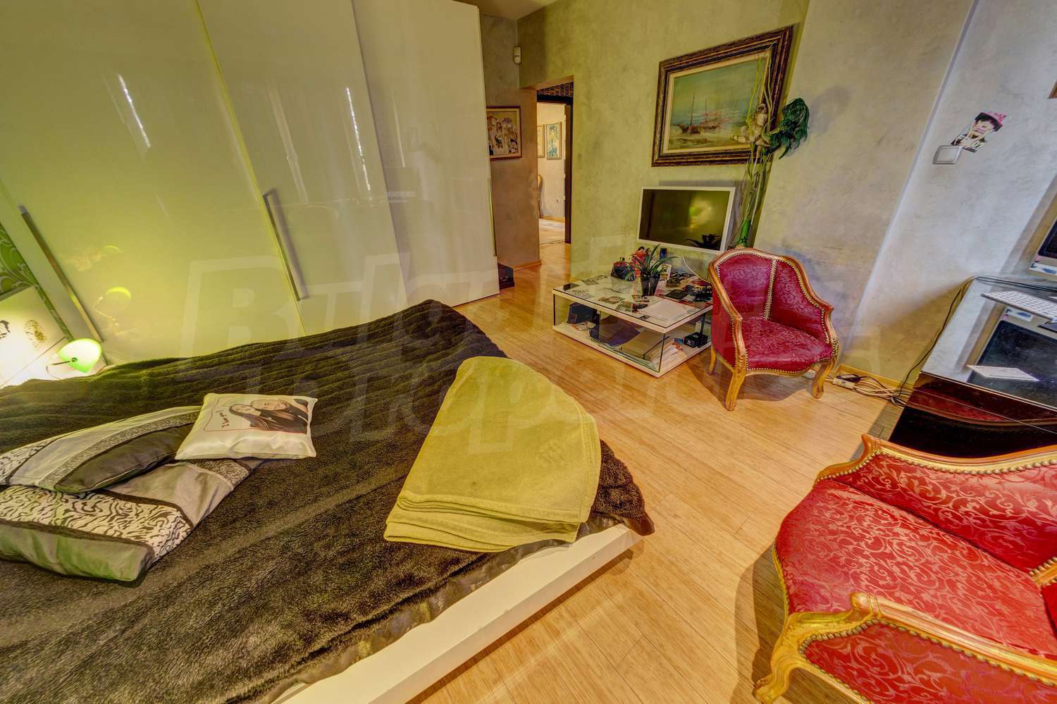Gallery Picture 12