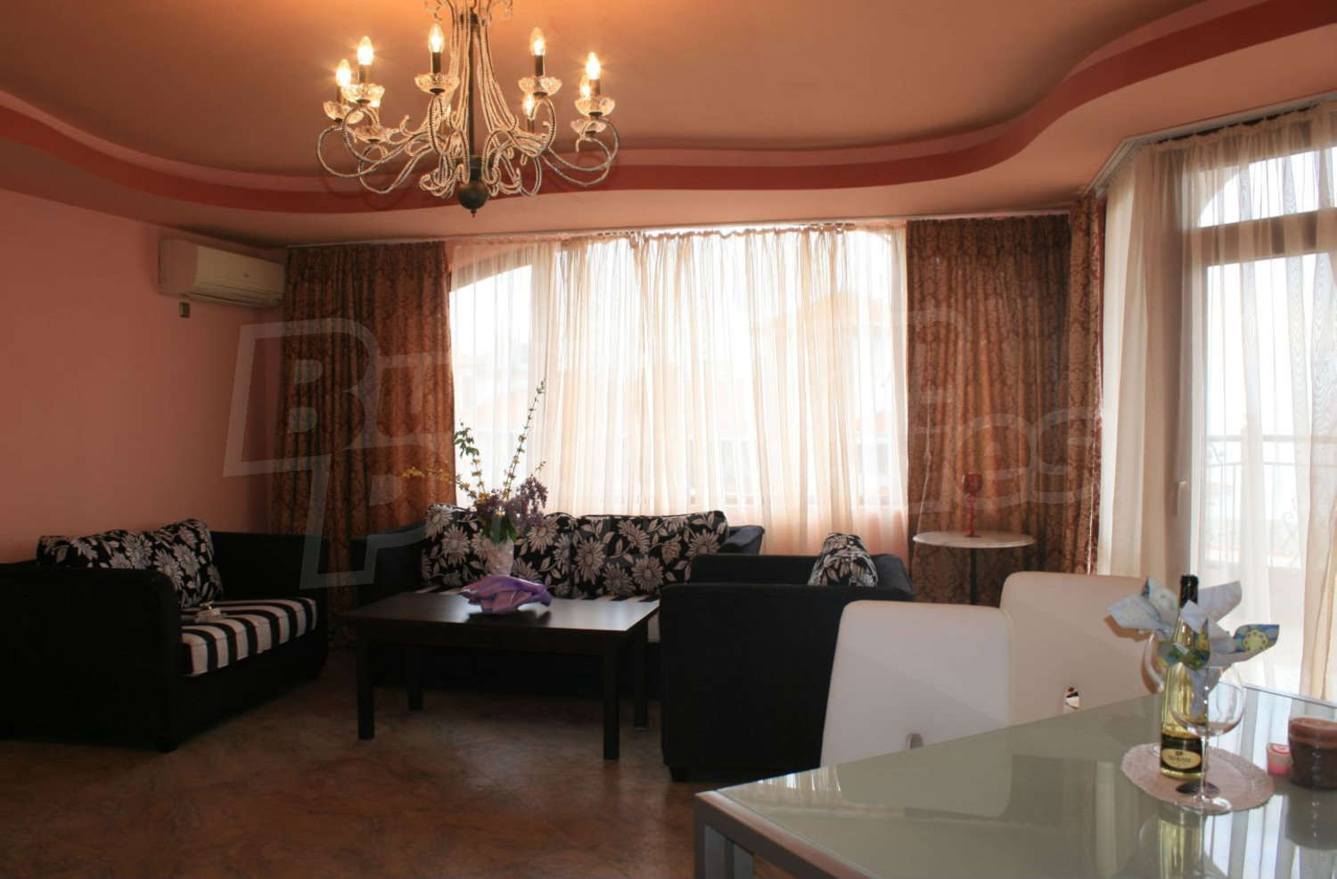 Gallery Picture 10