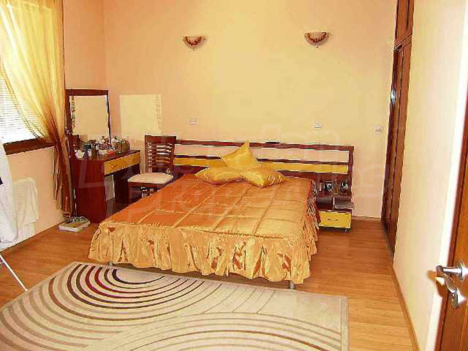 Gallery Picture 16