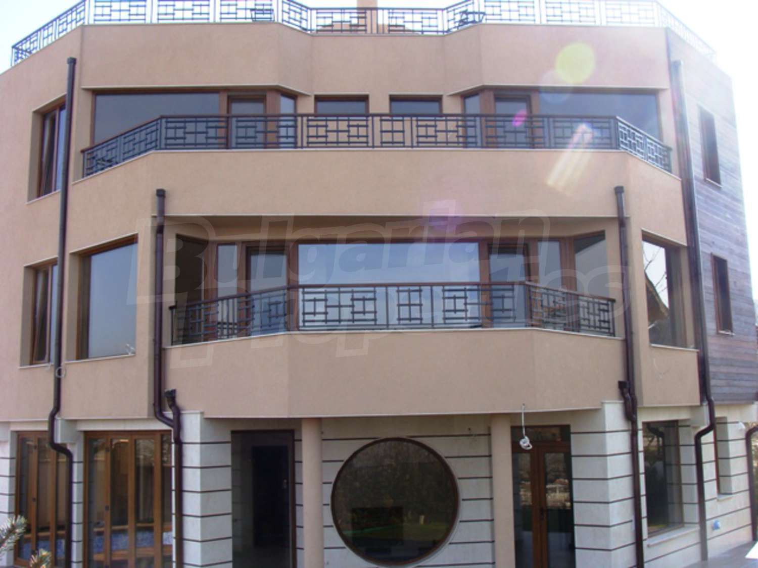 Gallery Picture 7