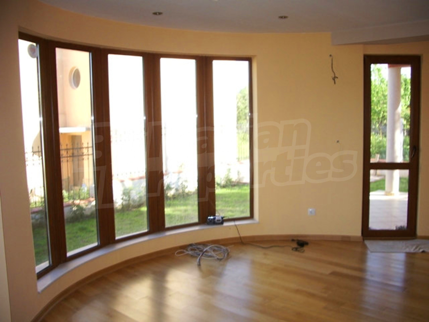 Gallery Picture 10