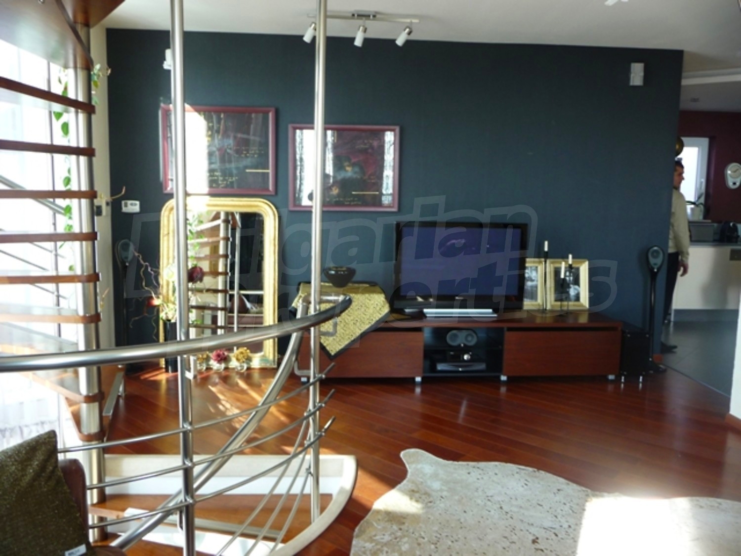 Gallery Picture 10