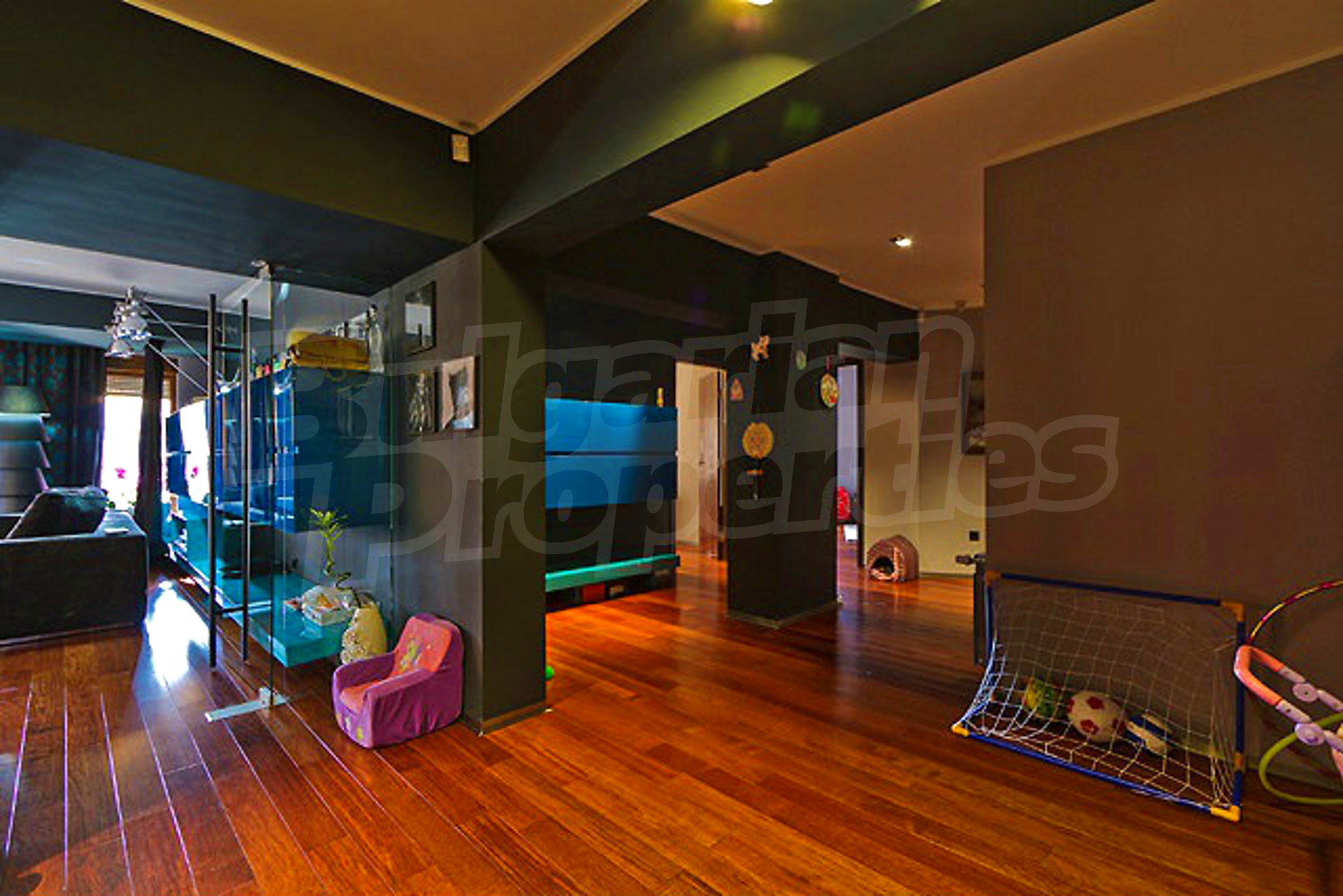 Gallery Picture 13