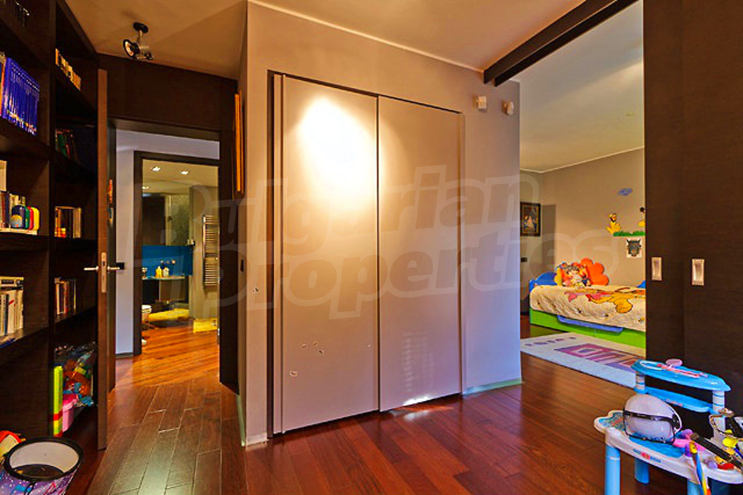 Gallery Picture 35