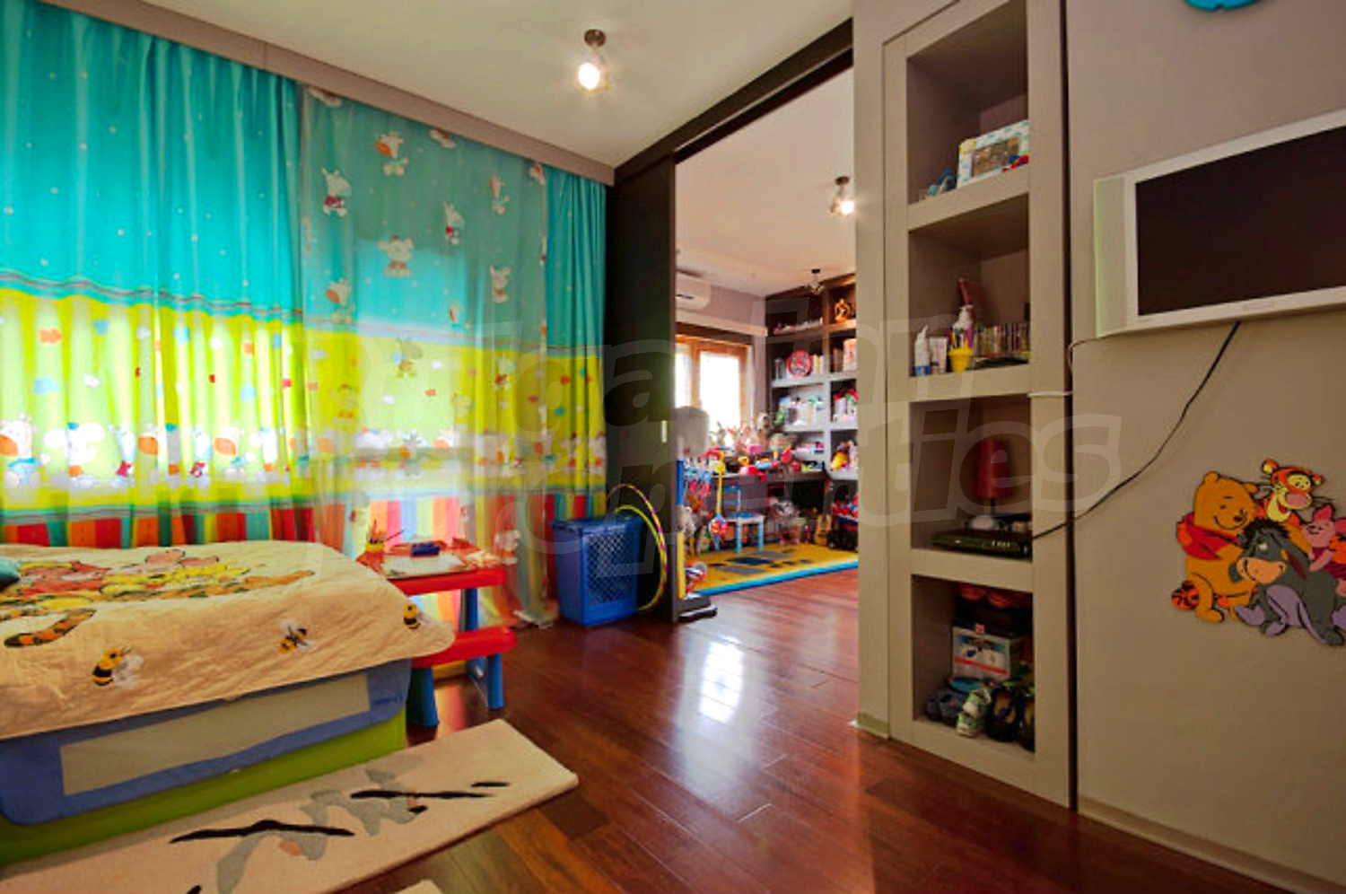 Gallery Picture 43