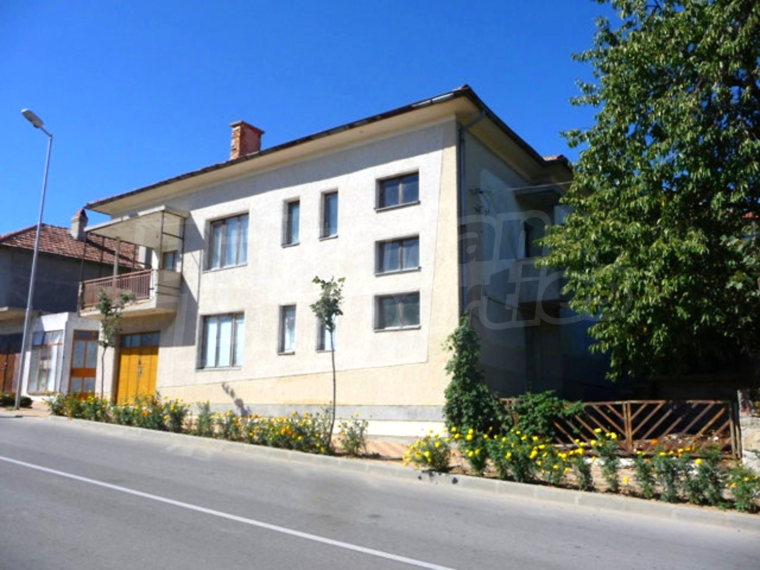 House for sale in Byala (Varna), Bulgaria. House with shop in Byala (Varna).