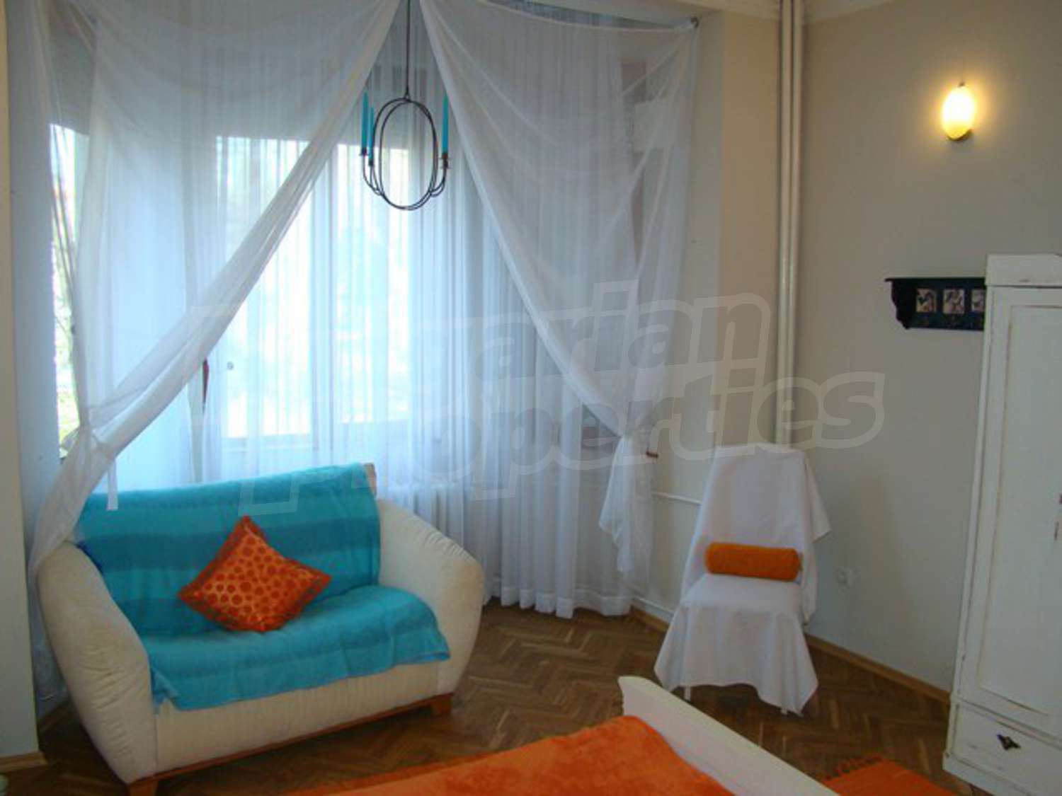 Gallery Picture 4