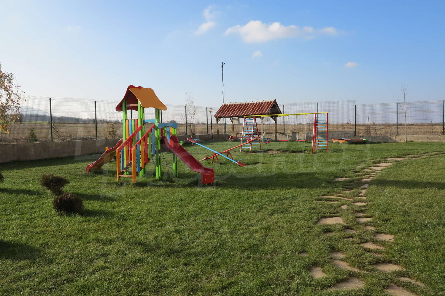 Тристаен апартамент в Сентрал Парк 1 в с. Нови хан за продажба ...