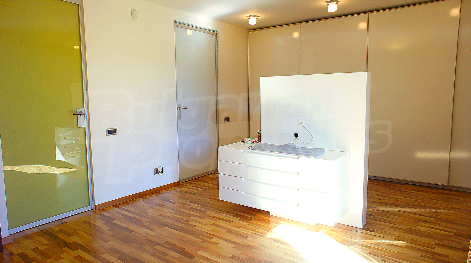 Gallery Picture 14