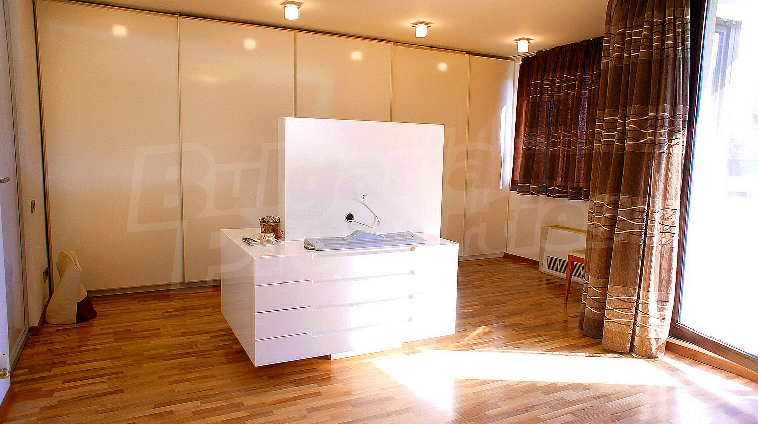 Gallery Picture 15