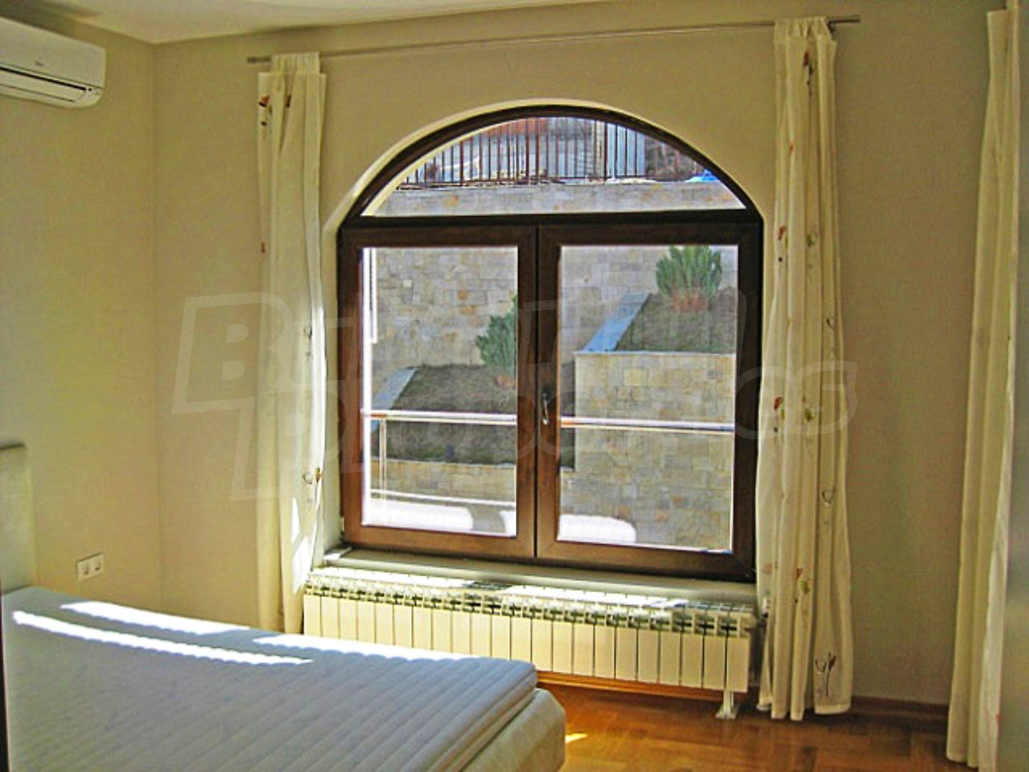 Gallery Picture 9